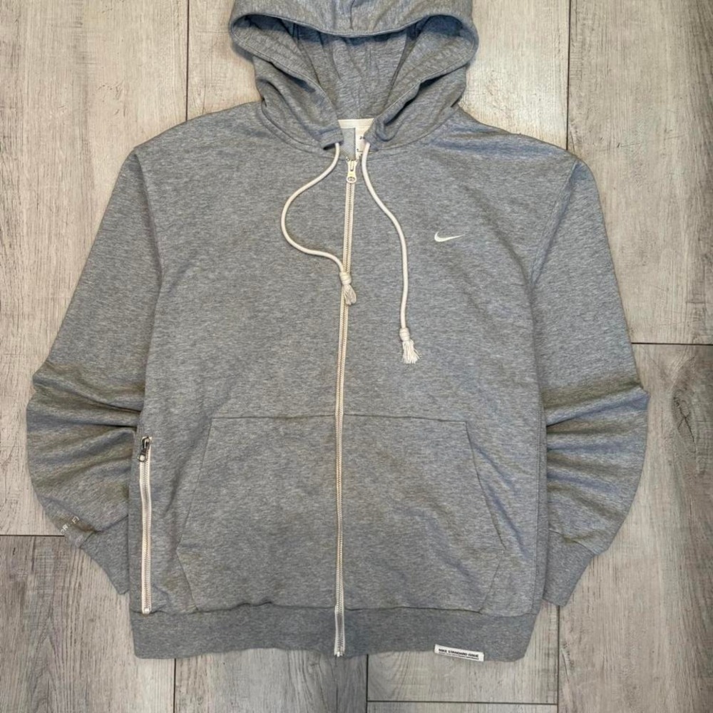 Vintage design Grey Nike zip-up hoodie‎ MEN SIZE L